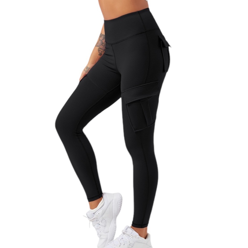 Halara High Waisted Cargo Yoga Leggings With Booty Scrunch - Picture 2 of 4